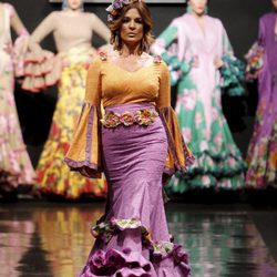Raquel Bollo desfilando en la Pasarela Flamenca de Jerez de la Frontera