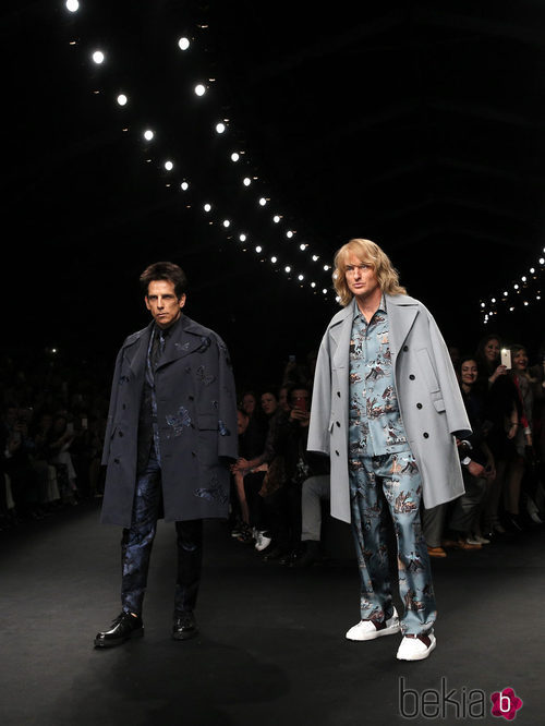 Ben Stiller y Owen Wilson desfilando con la colección otoño/invierno 2015 de Valentino en Paris Fashion Week