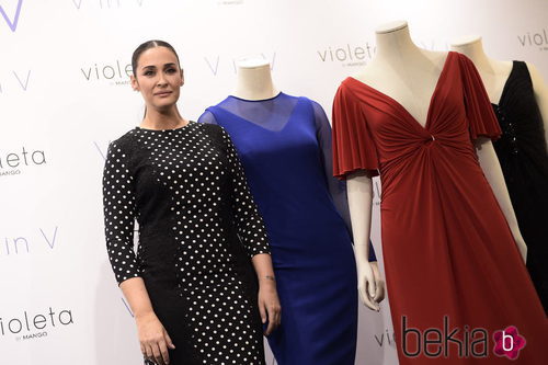 Vicky Martín Berrocal presentando su colección 'V in V' de Violeta by Mango