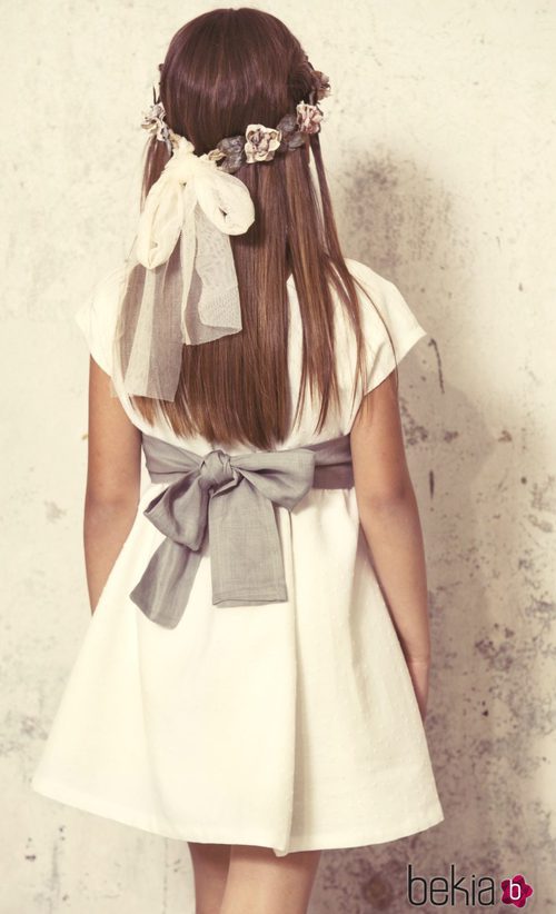 Vestido corto de comunión con lazada en la espalda de la colección 'Ceremonia' de Bonnet à Pompom