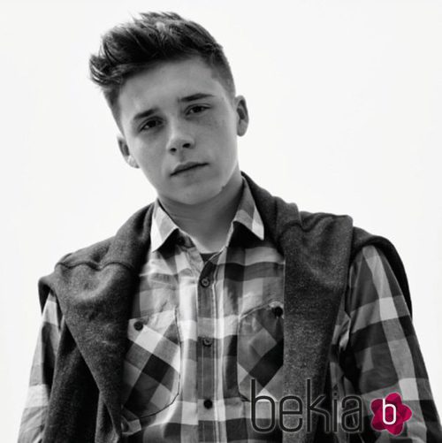 Brooklyn Beckham con camisa de cuadro de la colección primavera/verano 2015 de Reserved