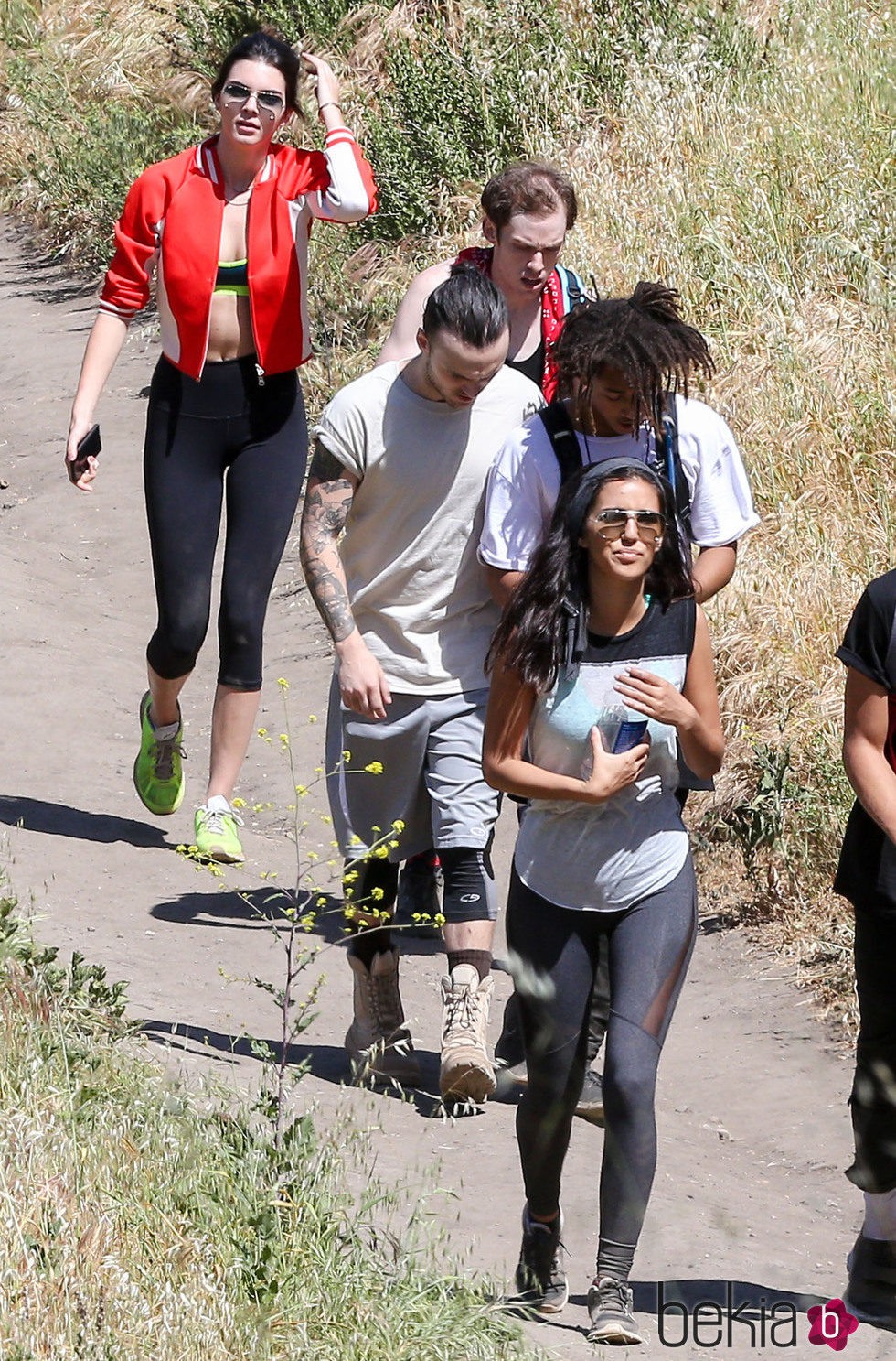 Kendall Jenner y Jaden Smith haciendo senderismo en Malibu