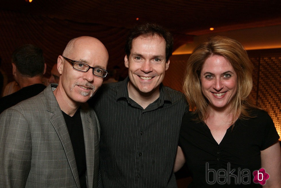 Jonathan Crombie junto a los compositores de 'The Drowsy Chaperone'