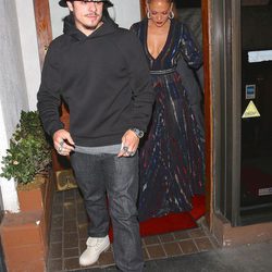 Jennifer Lopez saliendo de un restaurante italiano con Casper Smart