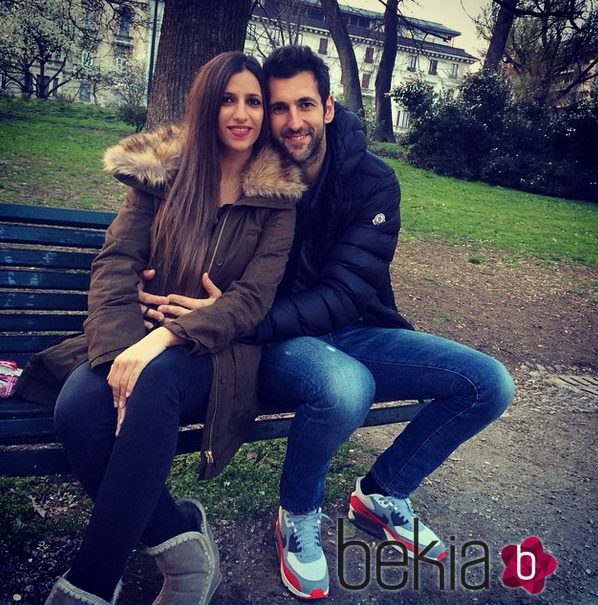 Iria Otero y Diego López, abrazados