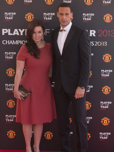 Rio Ferdinand y su esposa Rebecca Ellison en la entrega de premios al Jugador del Año