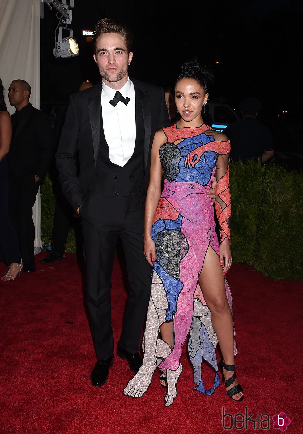 Robert Pattinson y su novia FKA en la gala MET 2015