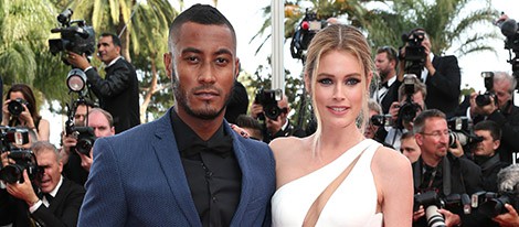 Doutzen Kroes y Sunnery James en la ceremonia de inauguración del Festival de Cannes 2015