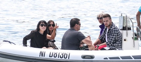 Liam Payne y Sophia Smith en una lancha en Mónaco