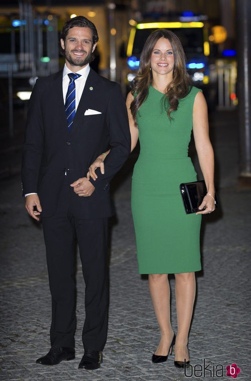 Sofia Hellqvist con un vestido verde botella en el concierto de la apertura del Parlamento 2014