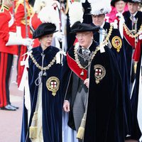 La Princesa Ana y el Duque de Gloucester en la ceremonia de la Orden de la Jarretera 2015