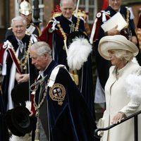 El Príncipe Carlos, la Duquesa de Cornualles y el Príncipe Guillermo en la ceremonia de la Orden de la Jarretera 2015