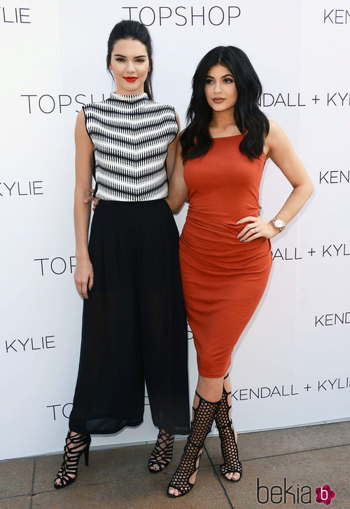 Kendall y Kylie Jenner presentando su colección 'Kendall+Kylie' para Topshop