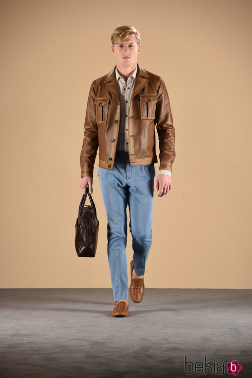 Chaqueta de piloto marrón de la colección primavera/verano 2016 de Tod's