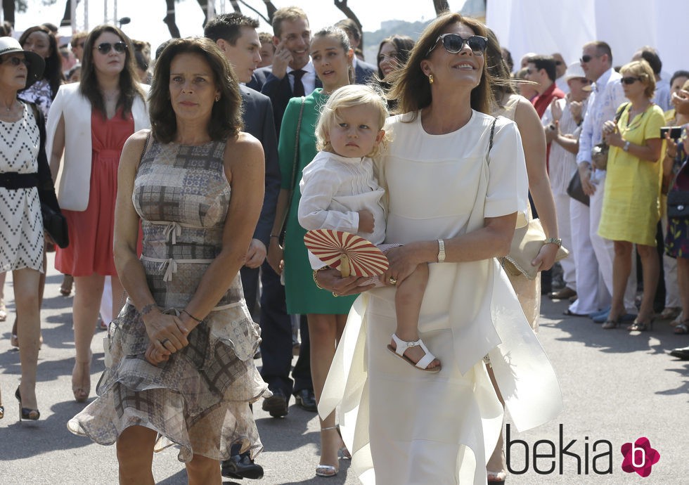 Las princesas de Mónaco Estefanía y Carolina con su nieto Sacha en el 10 Aniversario de la Ascensión de su hermano al trono
