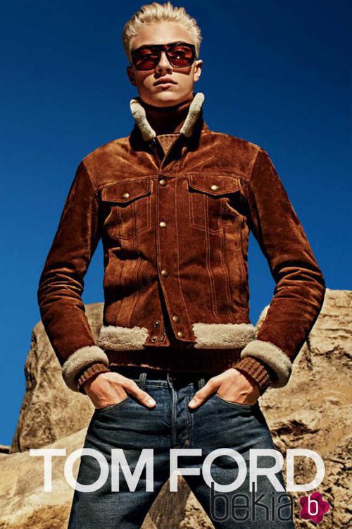 Lucky Blue con chaqueta de piel de la colección otoño/invierno 2015/2016 de Tom Ford