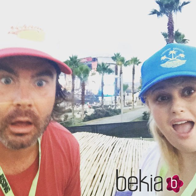 Rebel Wilson y Mickey gooch disfrutan de Barcelona