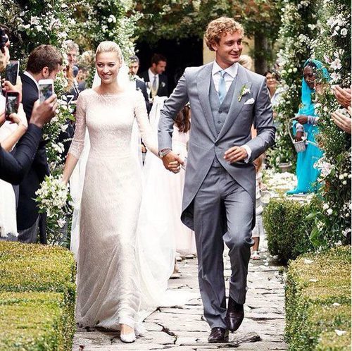 Beatrice Borromeo con un vestido de Armani en su boda religiosa con Pierre Casiraghi