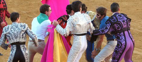 Fran Rivera, trasladado a la enfermería tras ser corneado en Huesca