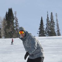 Chris Hemsworth haciendo snow
