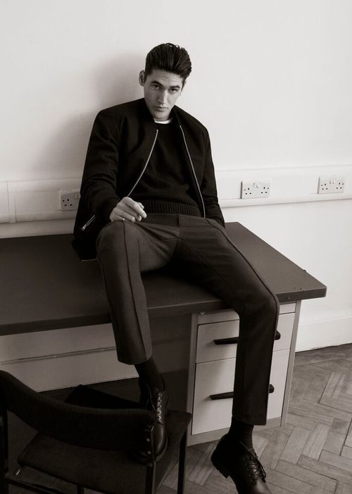 Isaac Carew con la colección otoño/invierno 2015/2016 'Black Label' de Pull&Bear