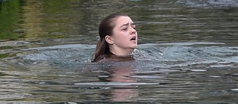 Maisie Williams se sumerge en agua helada en el rodaje de la temporada 6 de 'Juego de Tronos'