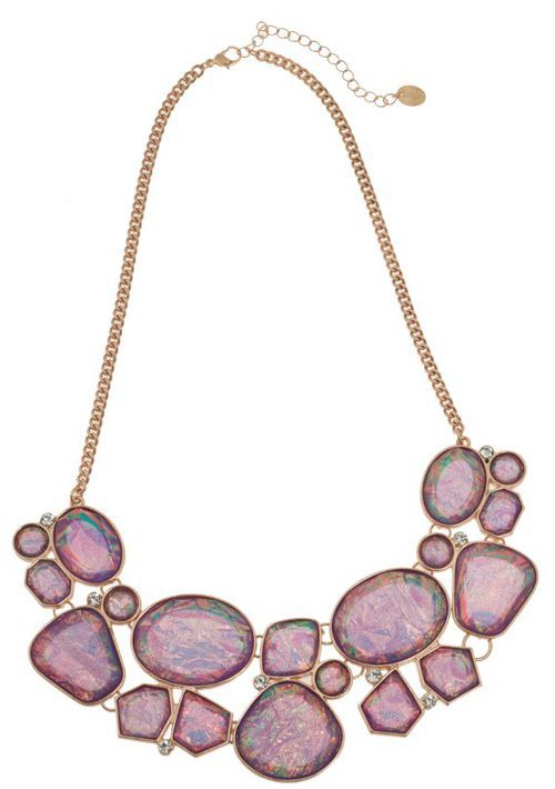 Collar con piedras rosas de efecto irisado