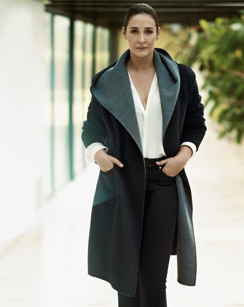 Vicky Martin Berrocal con un maxi abrigo de la temporada otoño 2015 de Violeta by Mango