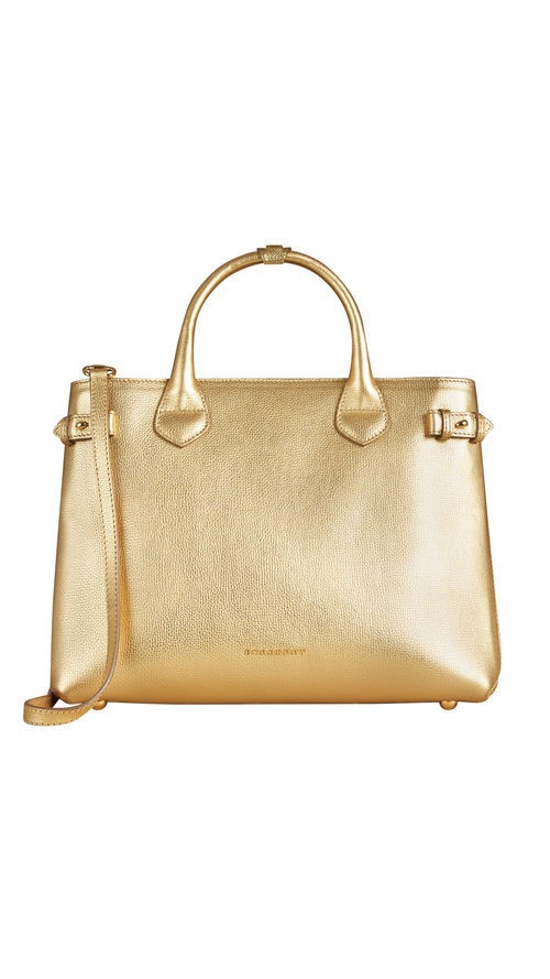 Bolso banner dorado de la colección otoño/invierno 2015/2016 de Burberry