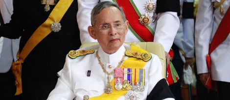 El Rey Bhumibol Adulyadej de Tailandia
