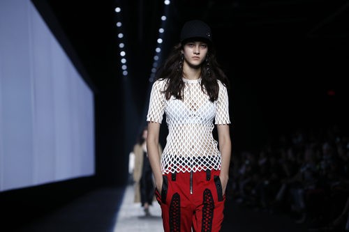 Camiseta blanca básica de la colección primavera/verano 2016 de Alexander Wang en Nueva York Fashion Week