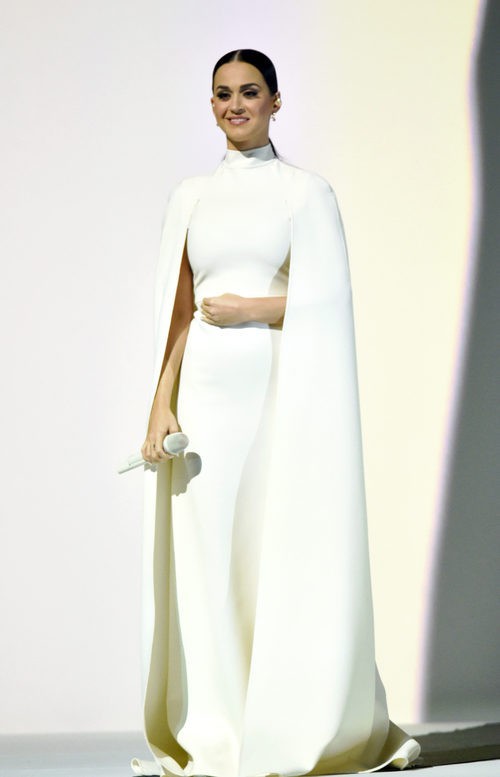 Katy Perry con un vestido de Alta Costura de Valentino en los Grammy 2015
