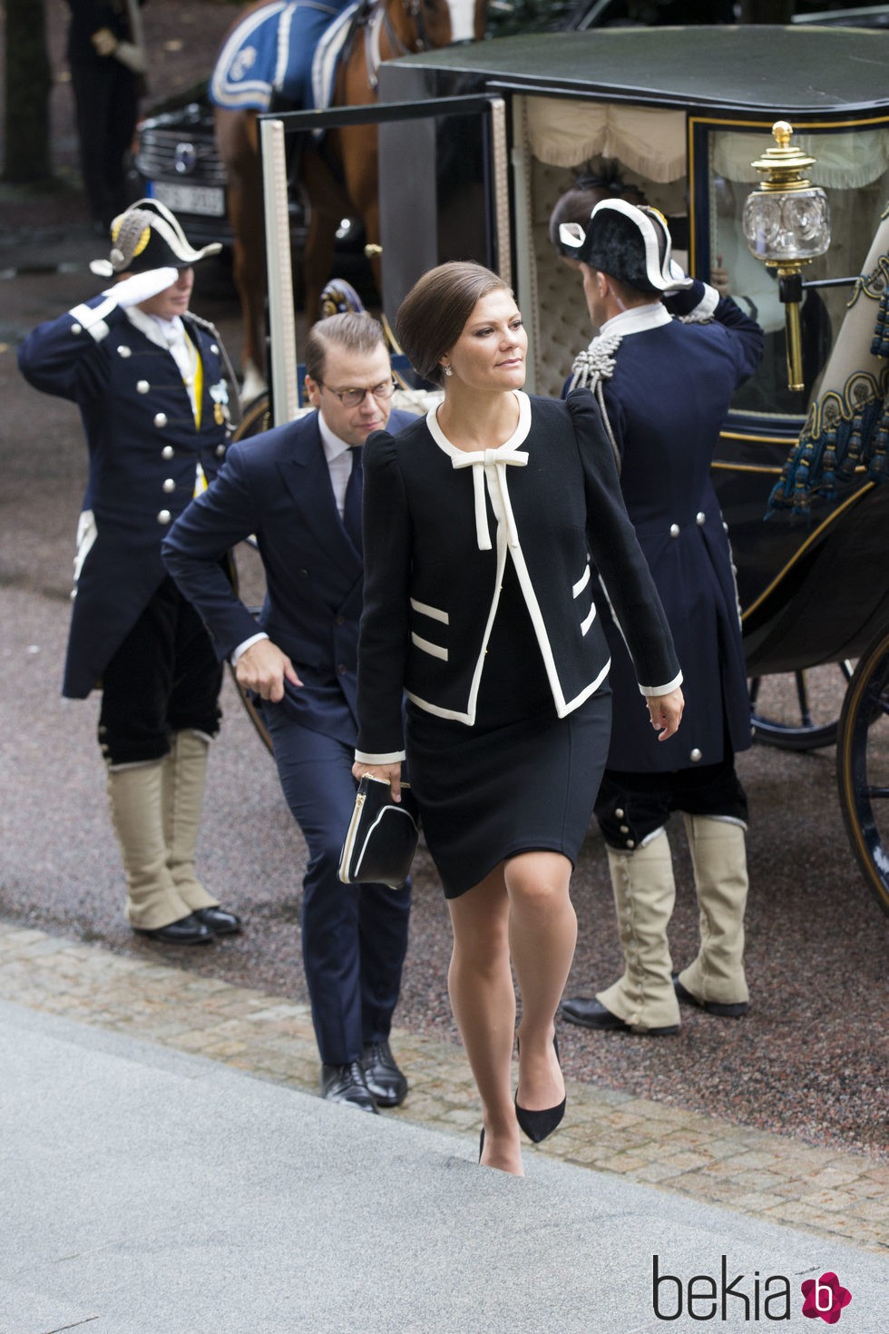 Victoria de Suecia luce embarazo en la apertura del Parlamento 2015
