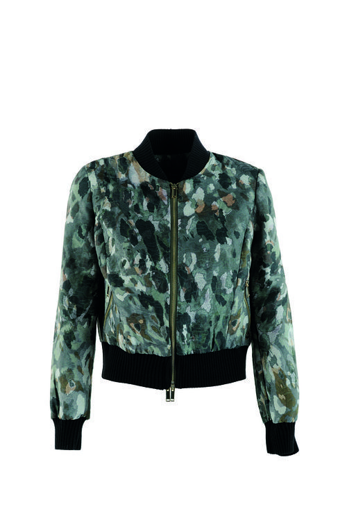 Bomber de estampado militar de la firma Kocca
