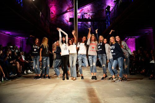 Modelos con Mario Vaquerizo en la presentación de la nueva colección fall/winter 15/16 de la firma The Hip Tee