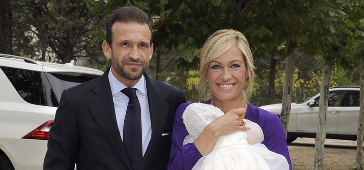 Luján Argüelles y Carlos Sánchez Arenas bautizan a su hija Miranda