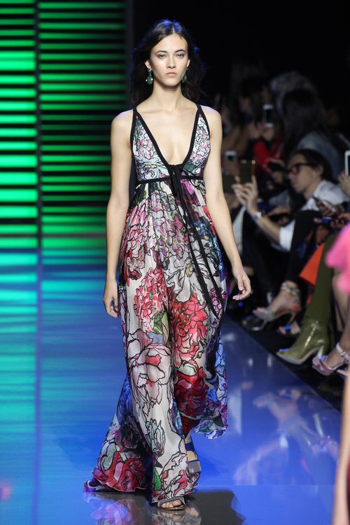 Vestido largo de flores de la colección de primavera/verano 2016 de Elie Saab en París Fashion Week