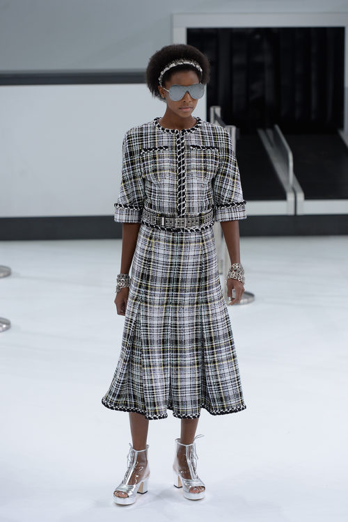 Vestido de cuadros de la nueva colección de Chanel primavera/verano 2016 en París Fashion Week