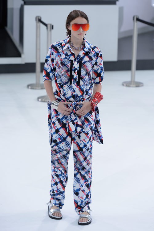 Jumpsuit de cuadros de la nueva colección de Chanel primavera/verano 2016 en París Fashion Week