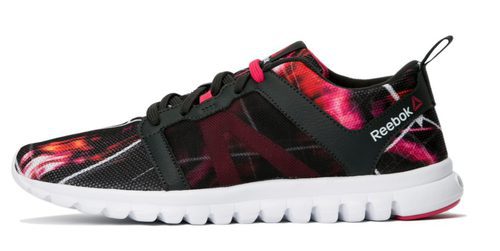 Modelo de zapatilla Urban Fitness de Reebok y Bershka