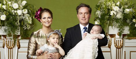 Magdalena de Suecia y Chris O'Neill con sus hijos Leonor y Nicolás en el bautizo de Nicolás de Suecia