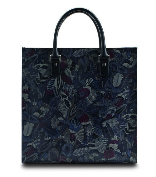 Bolso con motivos de hojas de la colección otoño 2015 de Salvatore Ferragamo