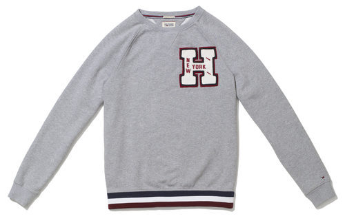 Chaqueta de punto gris de la colección cápsula 2015 del treinta aniversario de Tommy Hilfiger