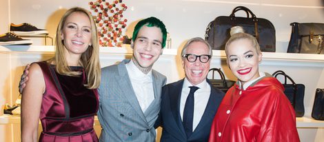 Richard Hilfiger con sus padres y Rita Ora