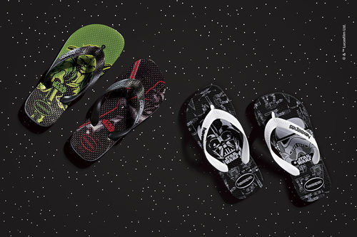 Dos modelos de chanclas de la colección de Havaiana inspirada en Star Wars