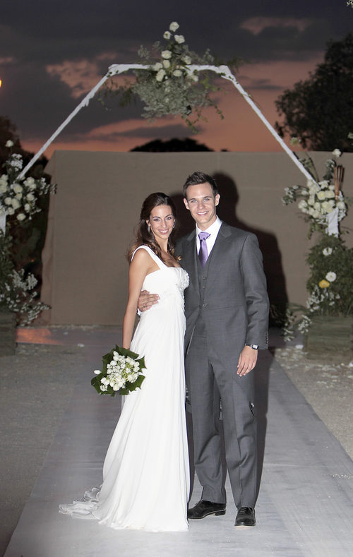 Almudena Cid en su boda con Christian Gálvez con un vestido de Pronovias