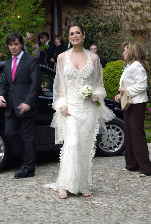 Mar Saura con un vestido de Badgley Mischka para Pronovias en su boda con Javier Revuelta