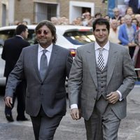 Julián Contreras y Julián Contreras Jr. en la boda de Eva González y Cayetano Rivera