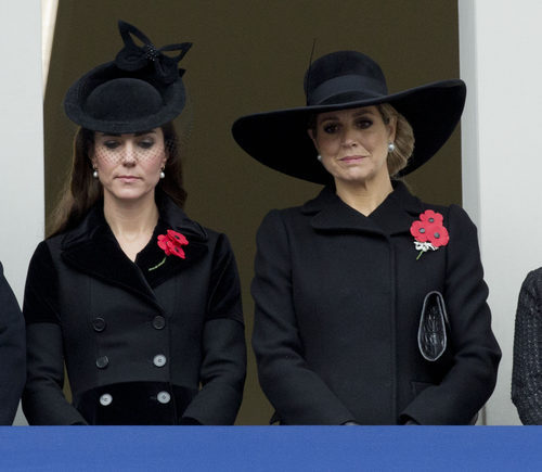 La Duquesa de Cambridge y Máxima de Holanda con trajes negros en el domingo del recuerdo