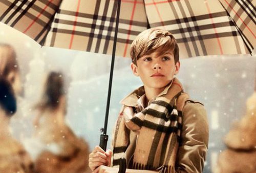 Romeo Beckham en la campaña de Navidad 2015 de la firma Burberry